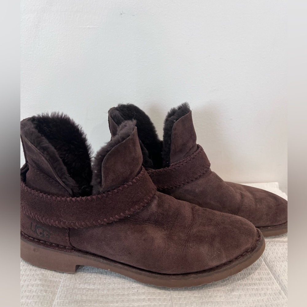 UGG
Womens Mckay Boot Chelsea In chokolat, size 9.5 - Picture 2 of 7